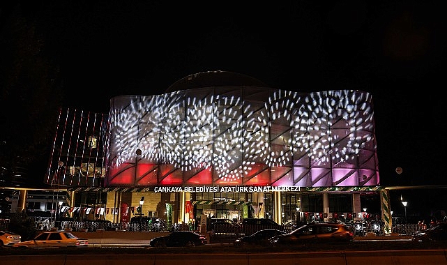 sanatin-kalbi-ataturk-sanat-merkezinde-atiyor.jpg
