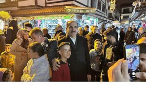 baskan-altay-ramazanin-son-teravih-namazi-sonrasi-esnafla-ve-vatandasla-bulustu.jpg