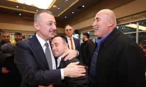 baskan-buyukakin-afet-gonulluleri-ile-iftar-yapti.jpg