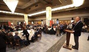 baskan-buyukakin-roman-iftarina-katildi.jpg
