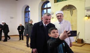baskan-buyukakindan-baris-ve-huzur-dilegi.jpg