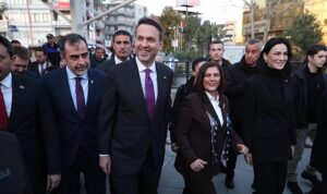 baskan-cercioglu-bakan-bayraktar-ile-birlikte-ataturk-kent-meydaninda-duzenlenen-iftarda-vatandaslarla-bir-araya-geldi.jpg
