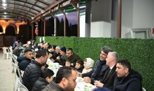baskan-kocaman-iftar-sofrasinda-bulustu.jpg