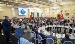 baskan-ozarslan-vakif-dostlariyla-iftar-sofrasinda-bulustu.jpg