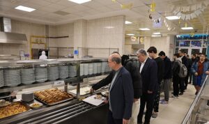 baskan-pekyatirmaci-ogrencilerle-sahur-yapti.jpg