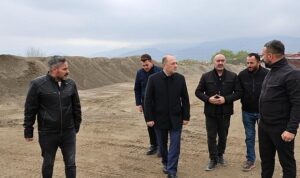 baskan-selcuk-yildiz-ekiplerle-sahada.jpg