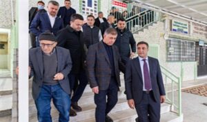 baskan-tugay-bayram-namazinda-bucalilarla-bulustu.jpg
