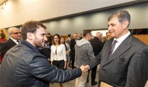baskan-tugay-buyuksehir-belediyesi-personeliyle-bayramlasti.jpg