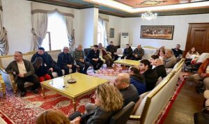baskanimiz-rasim-ari-vatandaslarla-ve-personelle-bayramlasti.jpg
