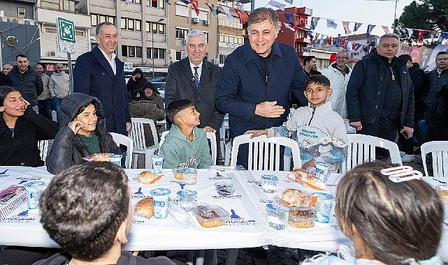 bergamanin-iftar-sofrasi-tip-bayraminda-doktor-baskanlari-bulusturdu.jpg