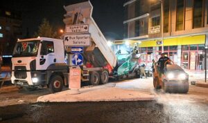 bornovada-gece-asfalt-mesaisi.jpg