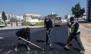 bornovada-yol-calismalari-hiz-kesmiyor.jpg