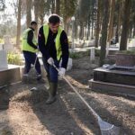 burhaniyede-ramazan-bayrami-oncesi-mezarliklarda-kapsamli-temizlik.jpg