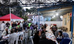 didim-belediyesi-batikoy-mahallesinde-iftar-sofrasi-kurdu.jpg