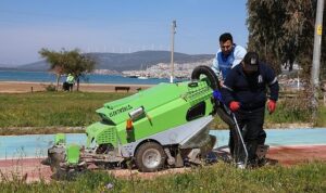 didim-belediyesi-ekiplerinden-akbuk-ve-fevzipasa-mahallesinde-kapsamli-temizlik-calismasi.jpg