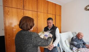 didimde-18-martta-sehitlikler-ve-sehit-ailelerine-anlamli-ziyaret.jpg