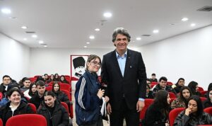 gencler-sordu-baskan-kocaman-yanitladi.jpg