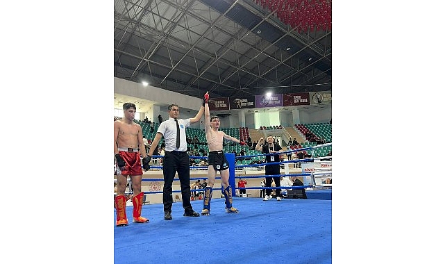 kemer-belediye-kick-boks-sporcularindan-2-bronz-madalya.jpg