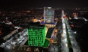 manisa-buyuksehir-belediyesinden-tip-bayramina-ozel-isiklandirma.jpg