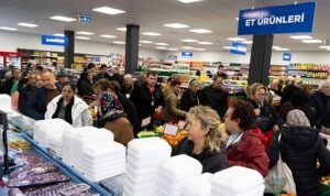 marketin-balcova-hizmete-basladi-uygun-fiyat-saglikli-ve-guvenilir-gida-bir-arada.jpg