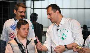 minik-eller-dogaya-umut-ekti.jpg