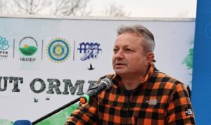 uncukuru-mahallesinde-atil-arazi-umut-ormanina-donusuyor.jpg