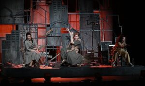 2-uluslararasi-mesir-tiyatro-festivalinde-duygu-dolu-performans.jpg