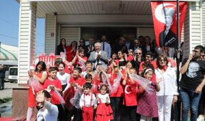 23-nisan-haftasi-edremitte-dolu-dolu-gececek.jpg