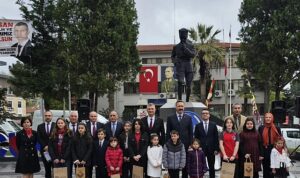 23-nisan-ulusal-egemenlik-ve-cocuk-bayrami-golcukte-torenle-kutlandi.jpg