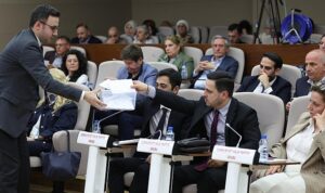 bakirkoy-belediye-meclisinde-secim-heyecani.jpg
