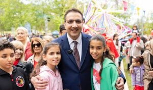 balcovada-23-nisan-coskusu-zirveye-ulasti-meydanlar-cocuklarin-nesesiyle-doldu.jpg