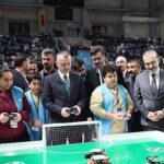baskan-buyukakin-robot-yarismasina-katildi-kocaelisporlu-futbolcularla-mac-yapti.jpg