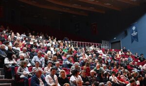 baskan-cercioglu-aydinin-dort-bir-yaninda-vatandaslari-kultur-ve-sanat-etkinlikleri-ile-bulusturmaya-devam-ediyor.jpg
