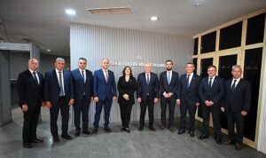 baskan-cerciogluna-kusadasi-soforler-ve-otomobilciler-esnaf-odasindan-ziyaret.jpg