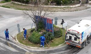 baskan-cercioglunun-onculugunde-kusadasinin-dort-bir-yaninda-calismalar-devam-ediyor.jpg