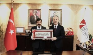 baskan-prof-dr-erol-ozvar-ikcuyu-ziyaret-etti.jpg