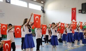 bayindirda-23-nisan-coskusu-gelecegin-baskanlari-makami-devraldi.jpg