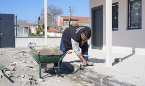 burhaniye-belediyesi-fen-isleri-ekipleri-calismalarini-kesintisiz-surduruyor.jpg