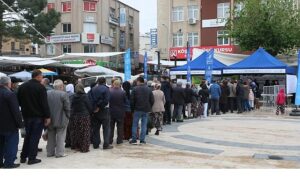 buyuksehir-belediyesi-binlerce-fideyi-kuyucak-ve-koskte-vatandaslarla-bulusturdu.jpg