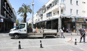 buyuksehir-ekiplerinden-kemer-liman-caddesinde-calisma.jpg