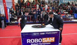 canikte-genc-mucitler-robotlariyla-sahneye-cikiyor.jpg