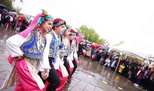 cankayada-dopdolu-bir-23-nisan.jpg