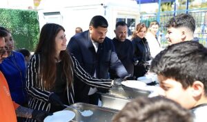 cesme-belediyesinden-okullara-sosyal-alan-destegi.jpg