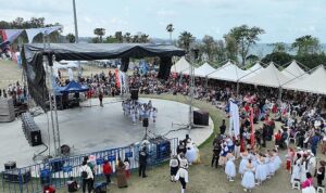 cocuk-festivali-galasi-renkli-goruntulere-sahne-oldu.jpg
