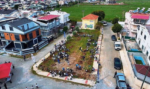 didim-belediyesi-agac-dikme-etkinligi-ile-ogrencilere-cevre-bilinci-kazandiriyor.jpg
