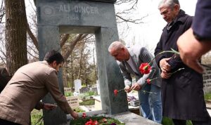 efsane-baskan-ali-dincer-mezari-basinda-anildi.jpg