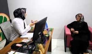 emine-kis-anne-sehirle-kendini-buldu.jpg