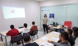 engelli-gencler-is-hayatina-hazirlaniyor.jpg
