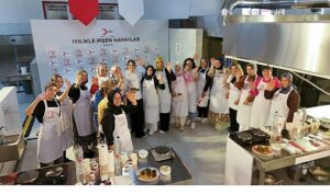 gastronomi-egitimi-alan-da-meslegini-arayan-da-ayni-mutfakta.jpg