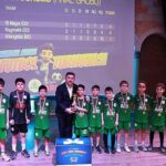 ilkokullar-arasi-futbol-turnuvasinda-kupa-toreni-yapildi.jpg